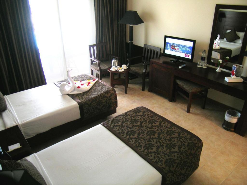 Royal Brayka Beach Resort Abu Dabab Kamer foto