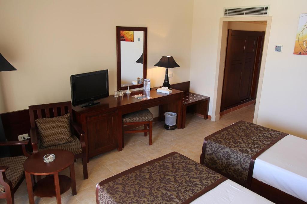 Royal Brayka Beach Resort Abu Dabab Kamer foto